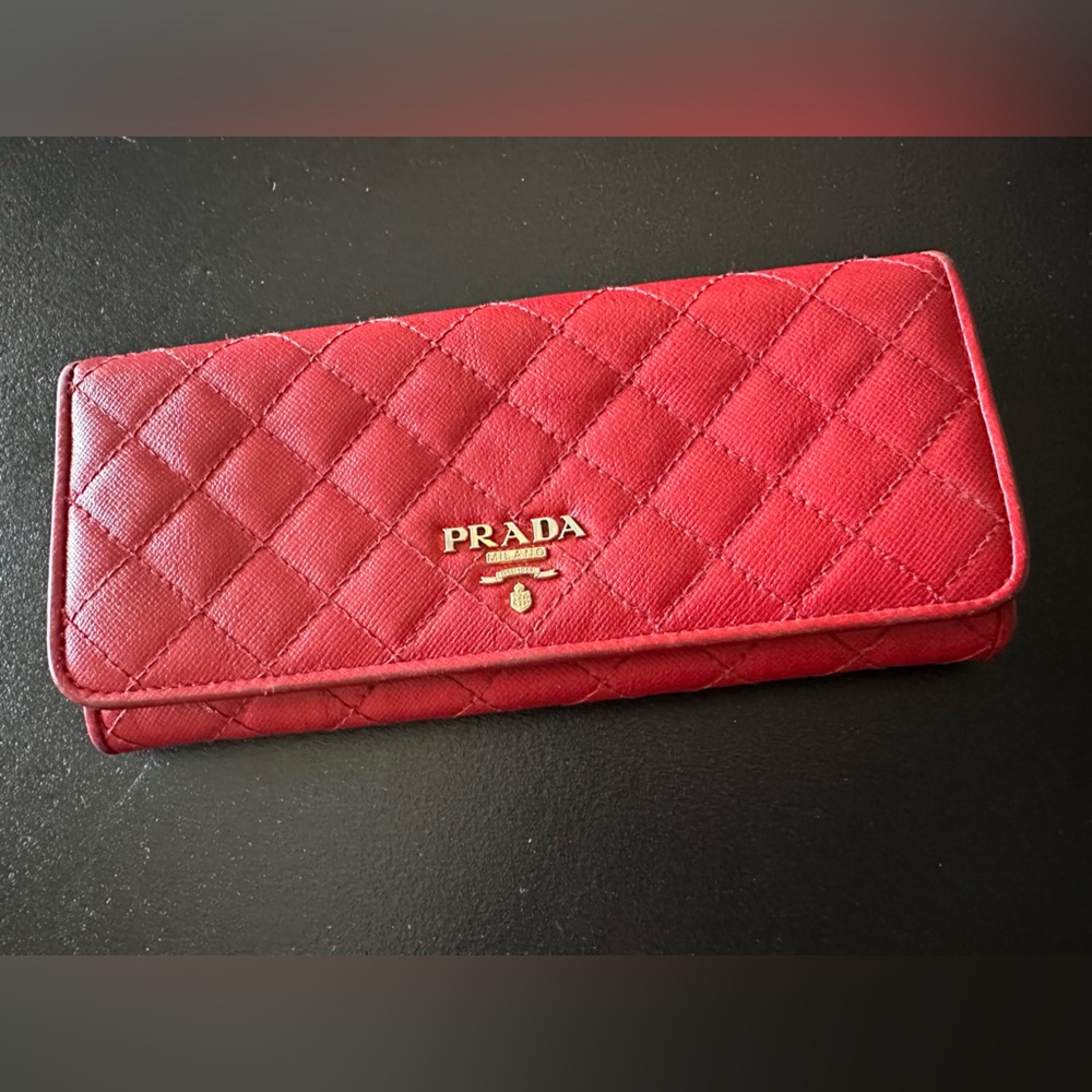 PRADA - Gorgeous Red Leather quilted Prada wallet